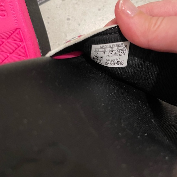 Adidas Adilette slide sandals. Floral print, Size 5 NWT - Picture 4 of 5